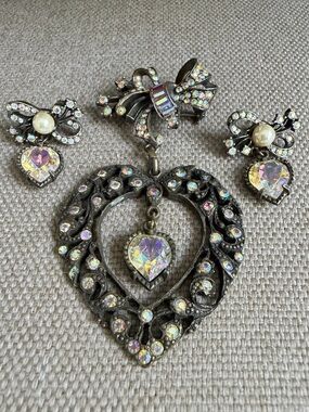 Banana Bob Art Nouveau Aurora Crystal Heart Brooch and Earrings Set